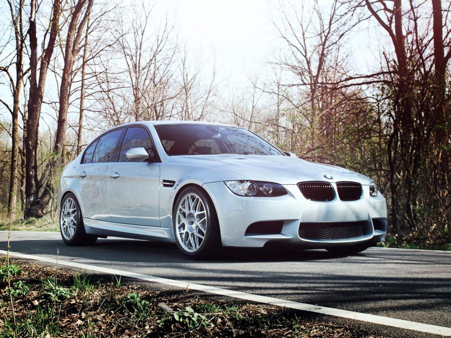  BMW M3 Sedan by IND Distribution 2009 года  (фото 9 из 16)